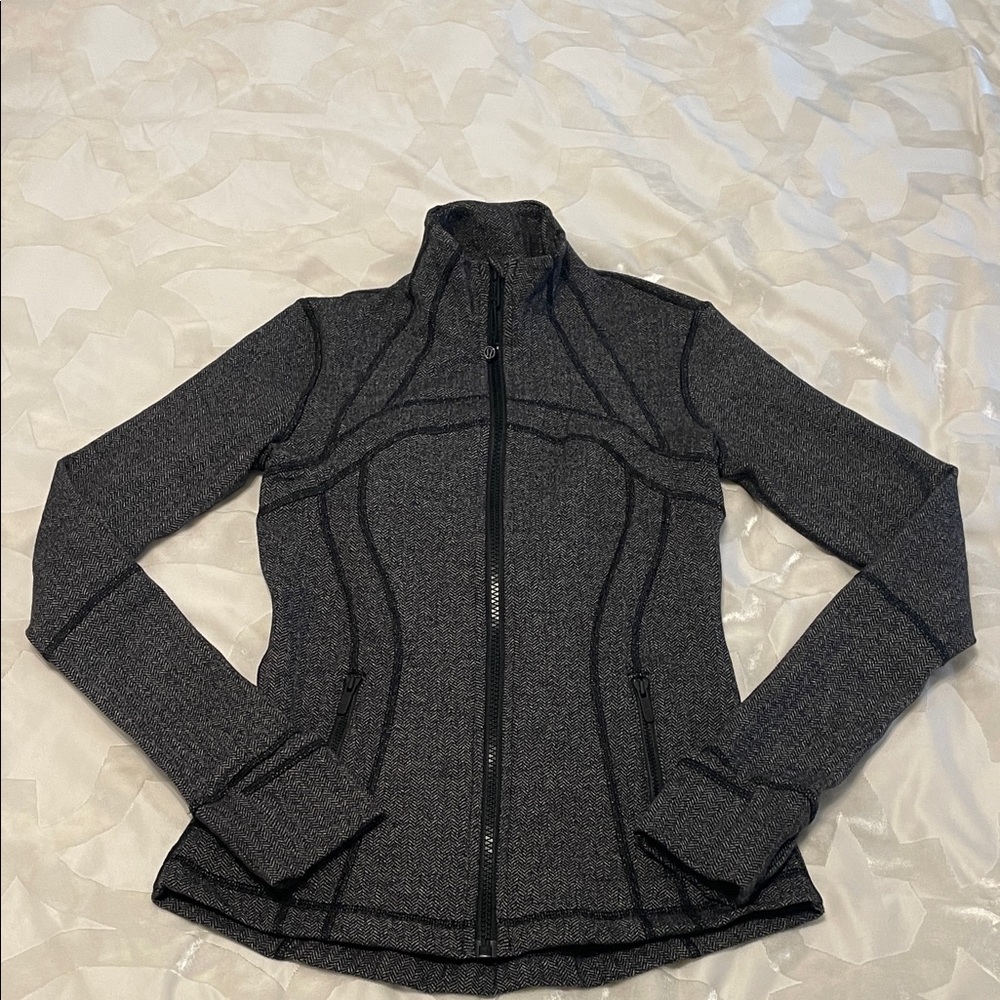 LULULEMON Define Jacket Luon Heathered
Black/Grey Size 4
